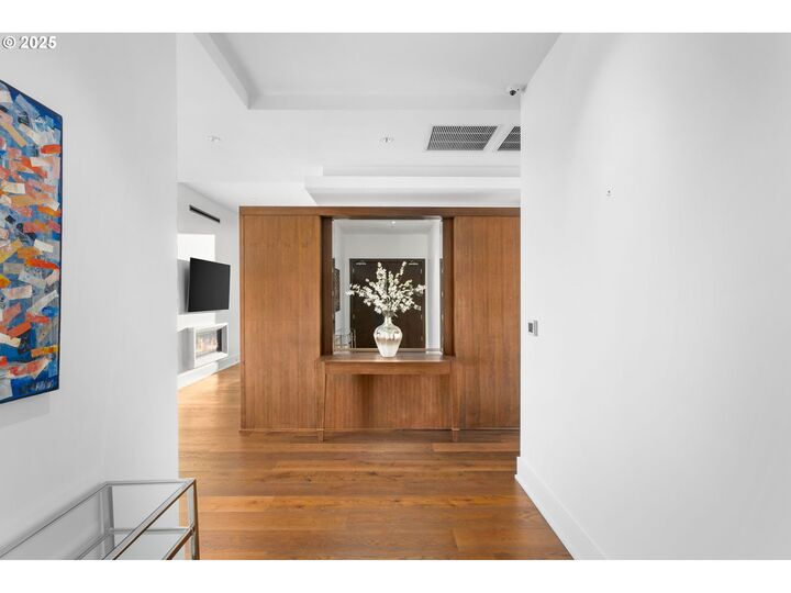 Property Photo: 1001 NW Lovejoy St Ph-3 OR 97209