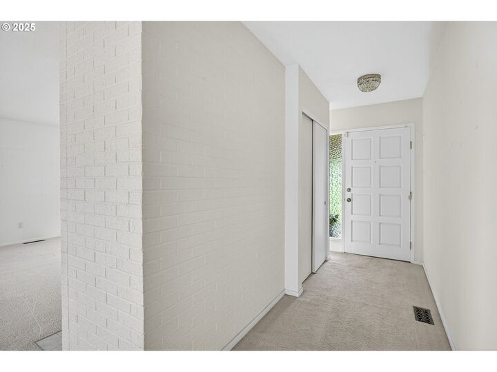 Property Photo:  45 Condolea Ct  OR 97035 