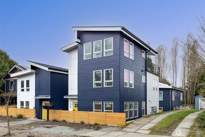 Property Photo:  753 S Henderson Street  WA 98108 