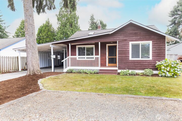 Property Photo:  1022  Avenue B  WA 98290 