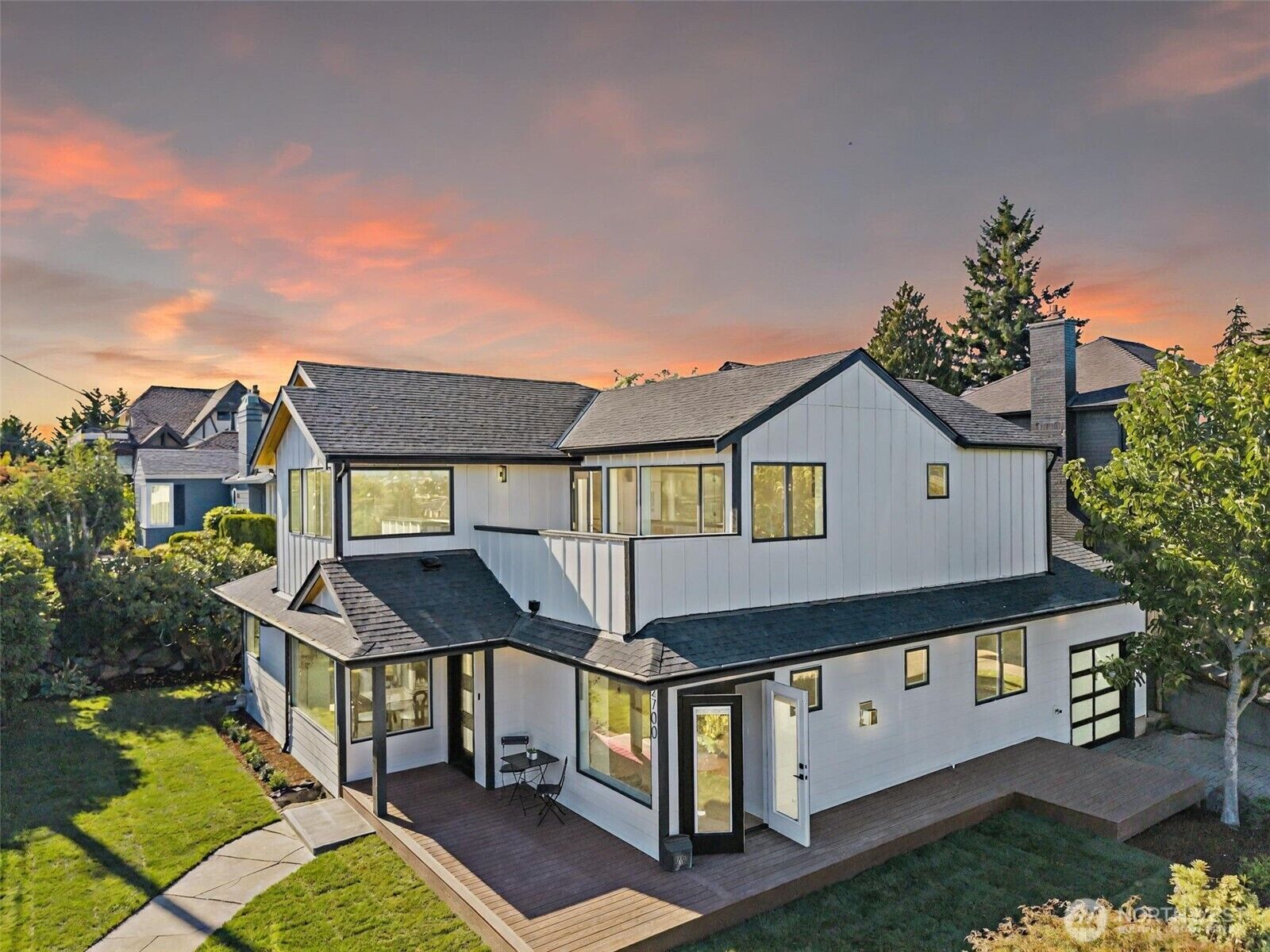 Property Photo:  2700 W Smith Street  WA 98199 