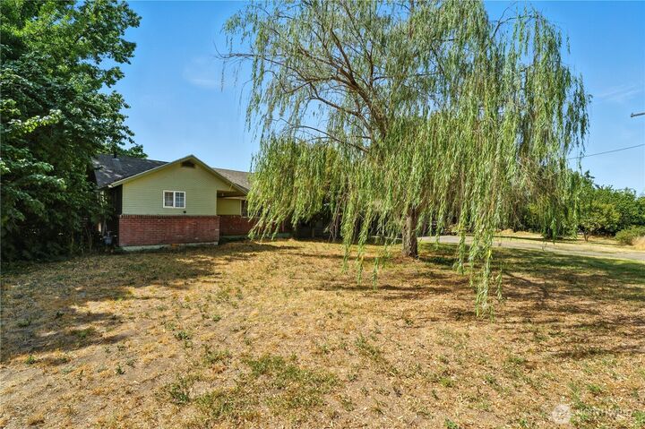 Property Photo: 160 E Langdon Road WA 99362