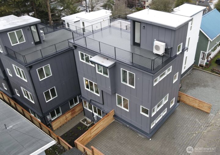 631 W Emerson Street  Seattle WA 98119 photo