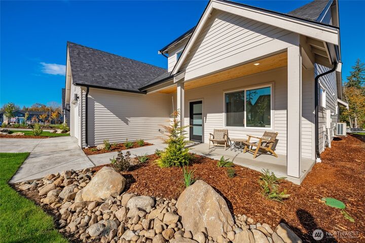 Property Photo:  721 E 5th Street  WA 98276 