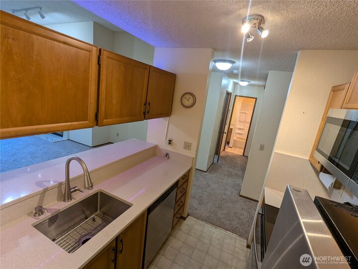 Property Photo: 1175 Harrington Place NE 305 WA 98056