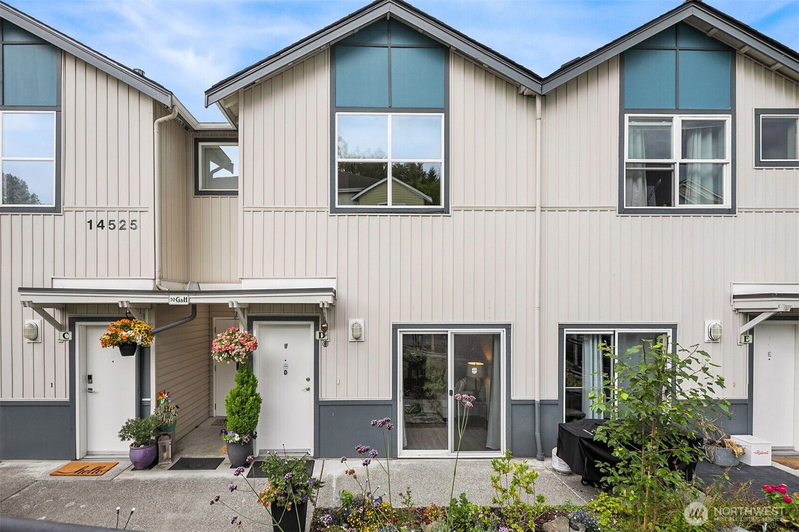 Property Photo: 14525 1st Lane NE D WA 98019