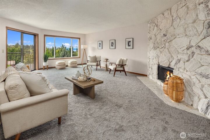 Property Photo:  1071  4th Avenue S 302  WA 98020 