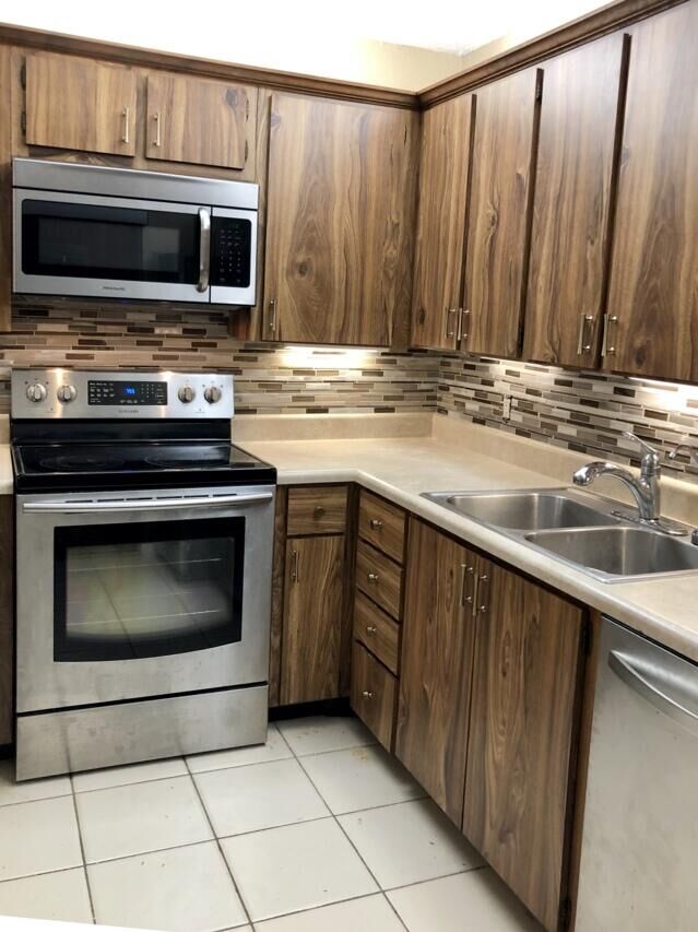Property Photo: 2507 25th Lane FL 33418
