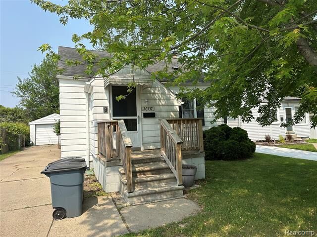 Property Photo: 26537 Brettonwoods Street MI 48071