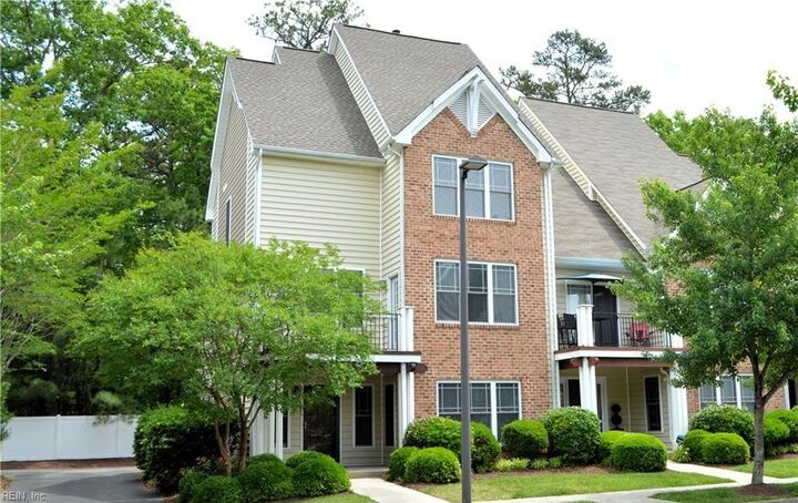 991 Hollymeade Cir  Newport News VA 23602 photo