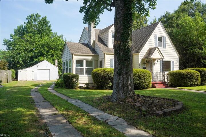 Property Photo: 9525 Selby Pl VA 23503