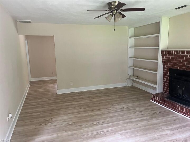 Property Photo: 229 Bridgeview Cir VA 23322