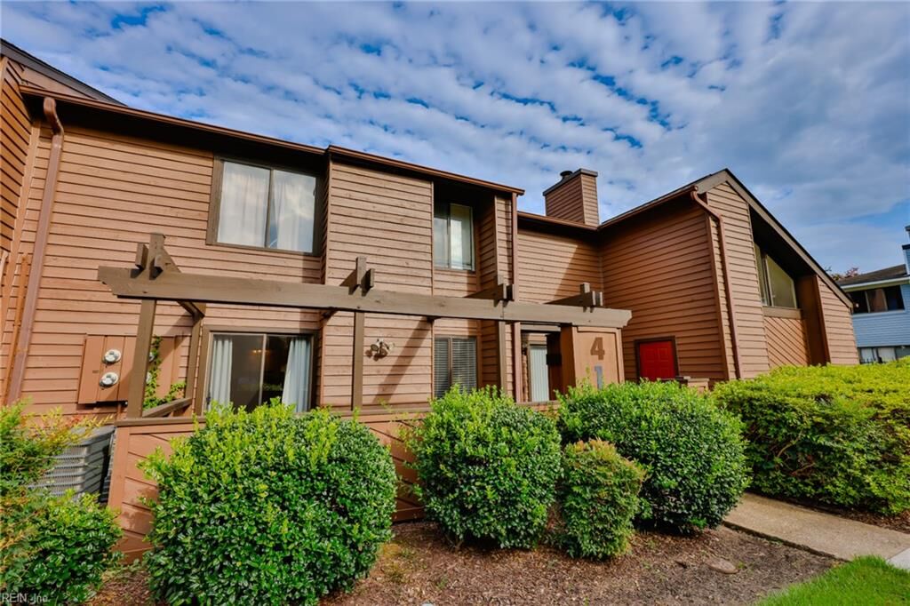 Property Photo: 413 Nottinghill Park VA 23452