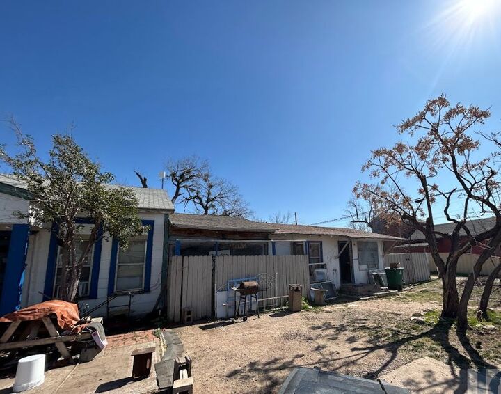 Property Photo:  420 N Malone St  TX 76903 