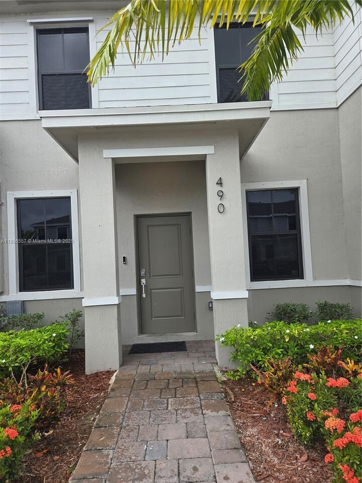 Property Photo: 490 NE 12th St FL 33034