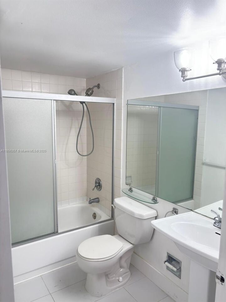 Property Photo: 770 Claughton Island Dr 1208 FL 33131