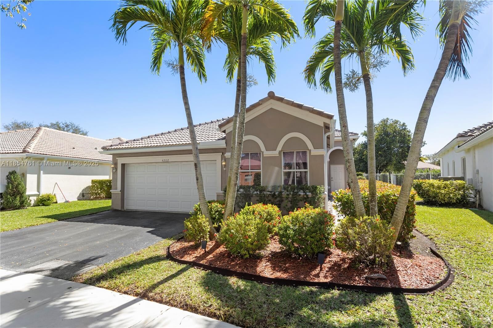 Property Photo:  4202 Sabal Ridge Cir  FL 33331 
