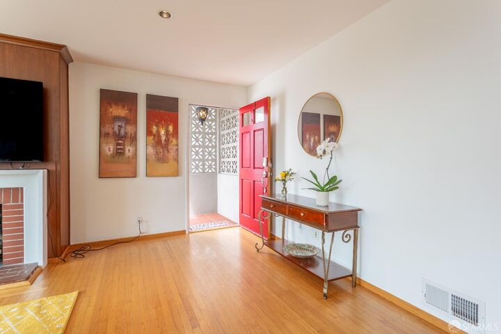 Property Photo:  148 Marview Way  CA 94131 