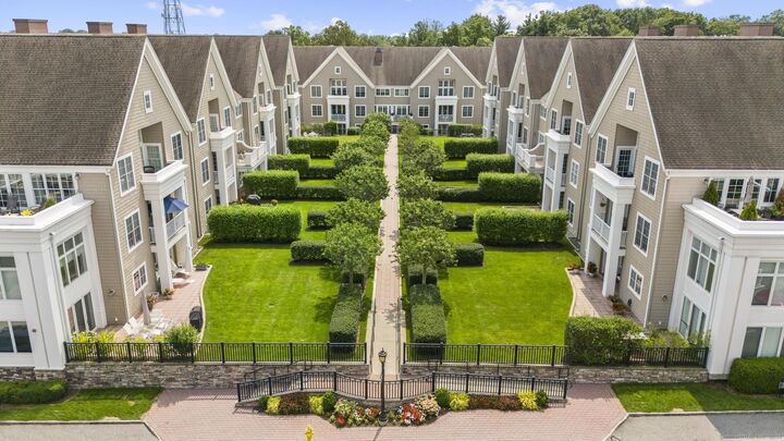 Property Photo:  77 Havemeyer Lane 313  CT 06902 