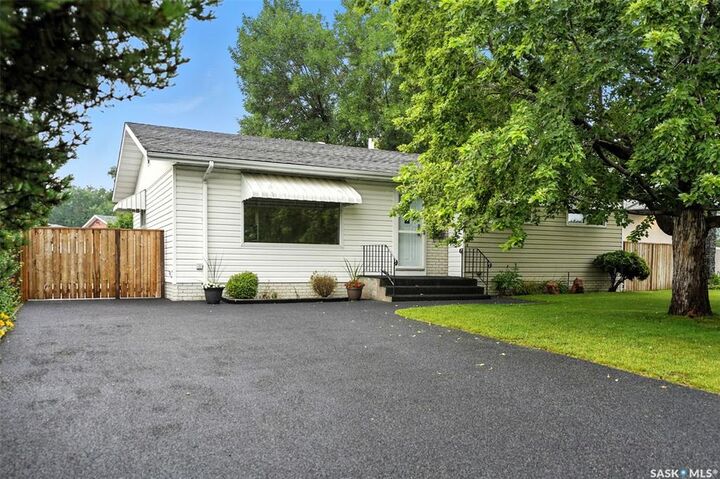 2210 Easthill  Saskatoon SK S7J 3E2 photo