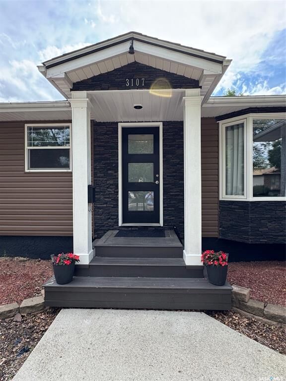 Property Photo:  3107 7th Avenue E  SK S4N 5G1 
