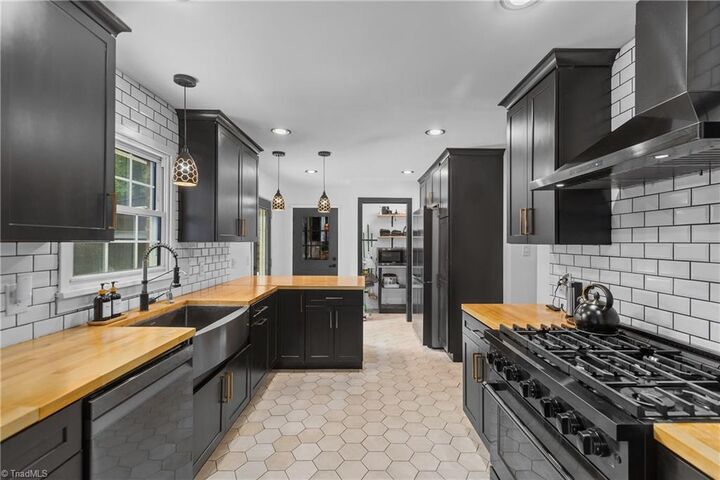 Property Photo: 1417 Town Creek Road NC 27288