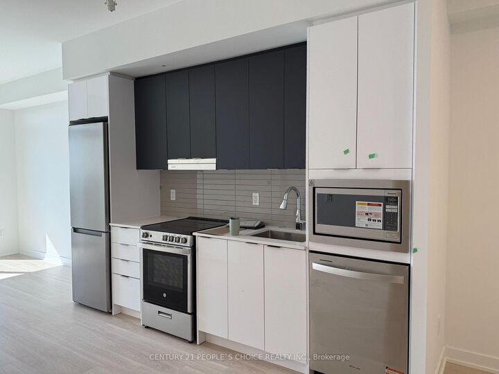 Property Photo: 5105 Hurontario Street 2803 ON L4Z 3X7