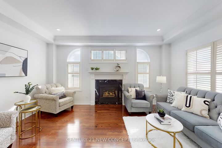 Photo de la propriété: 964 Queen Street W ON L5H 4J7