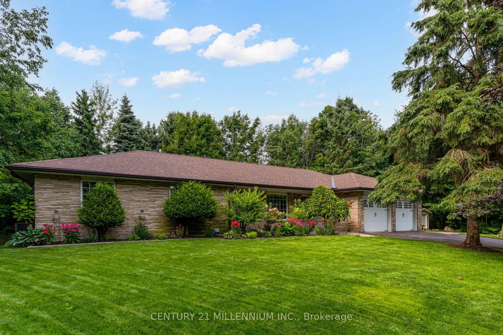 Photo de la propriété: 101 Birch Grove ON L9W 2W3