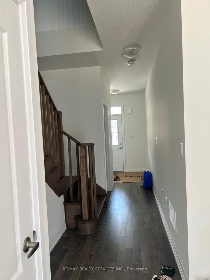 Property Photo: 124 Granville Crescent ON N3W 0J7