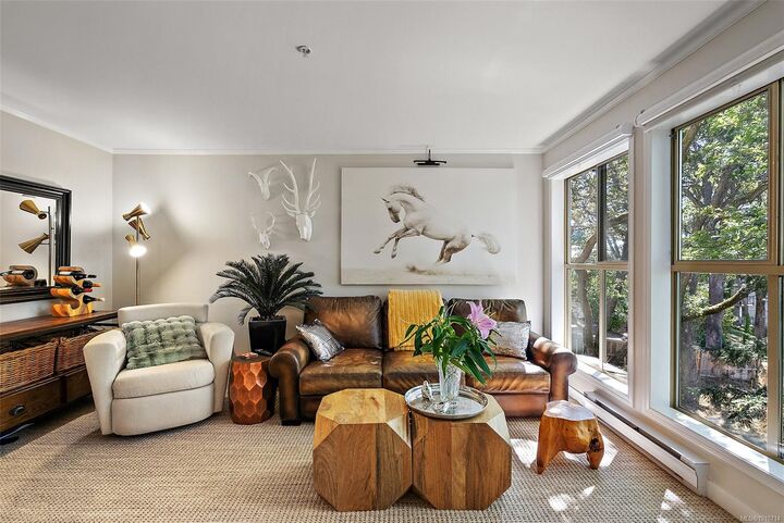 Photo de la propriété:  3363 Glasgow Ave 305  BC V8X 1M5 