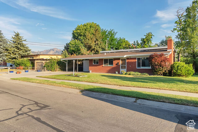 Property Photo: 776 E 4280 S UT 84107