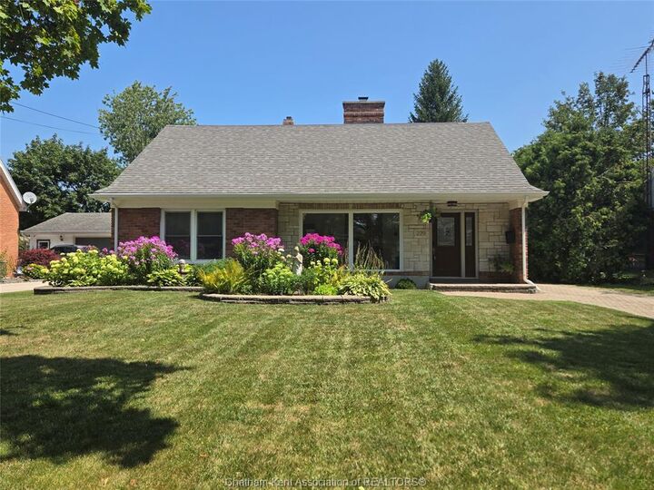 Property Photo: 229 Elizabeth Street ON N7L 2Y6