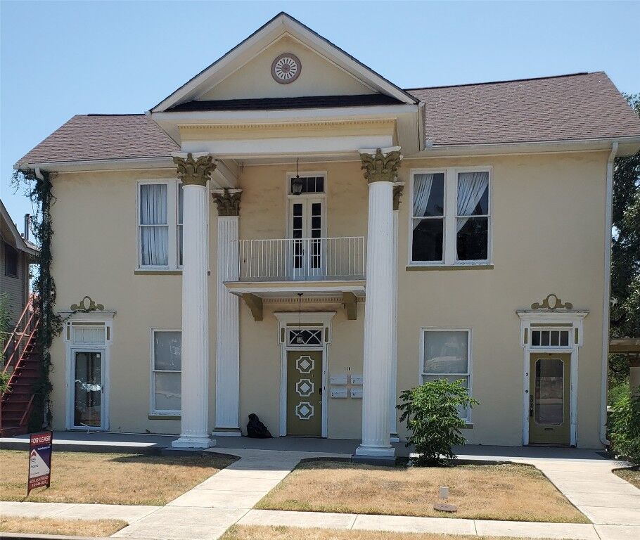 Property Photo: 110 E Craig Place 1 TX 78212