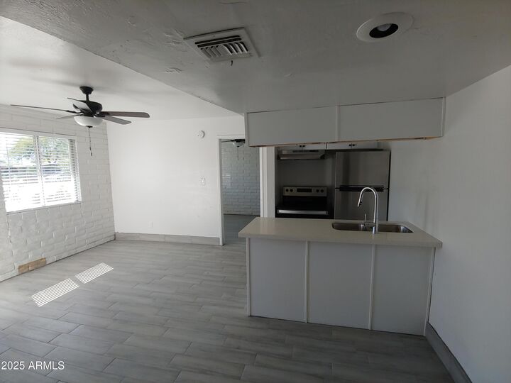 Property Photo:  1001 N 32nd Avenue  AZ 85009 