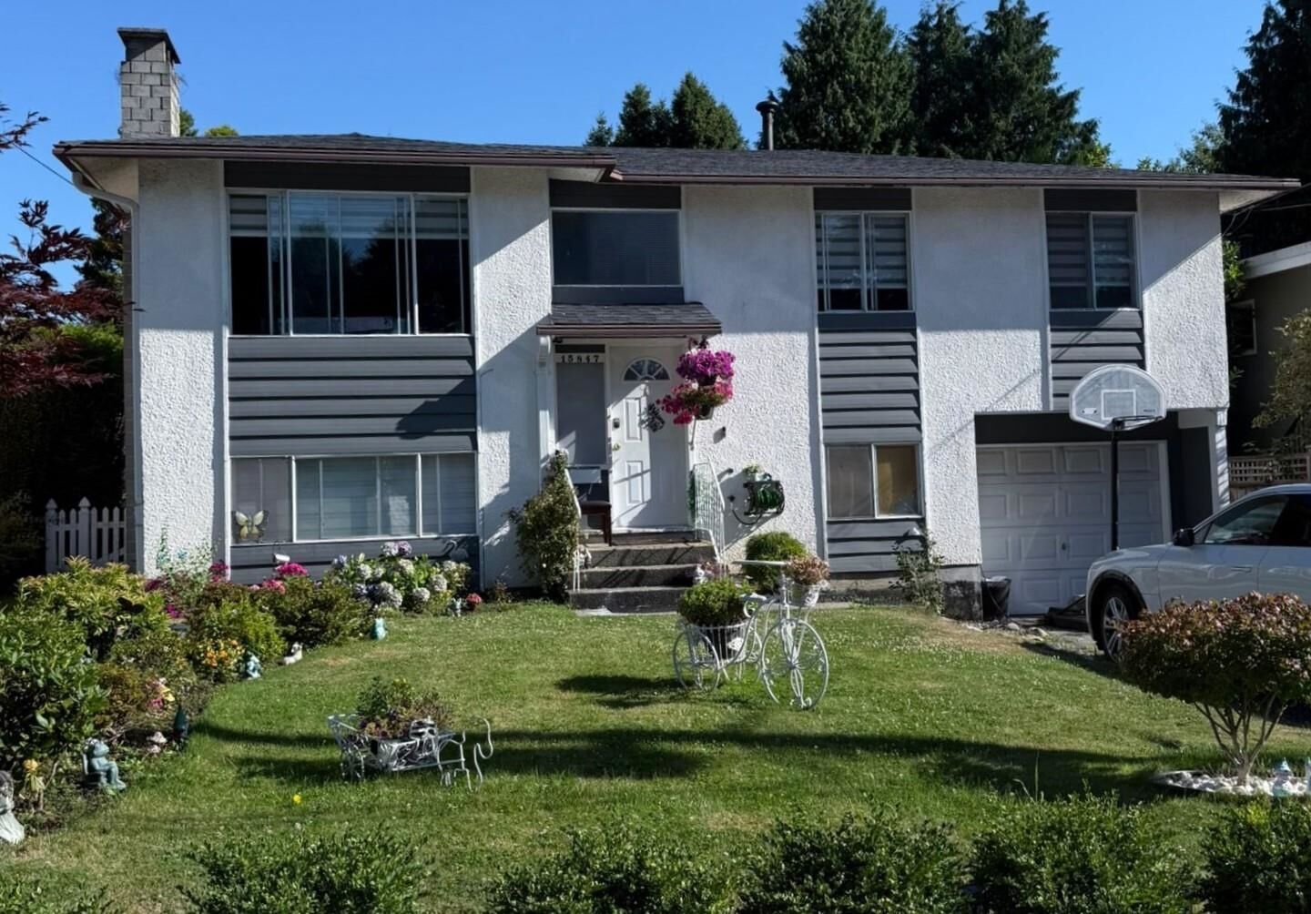 Property Photo: 15847 Russell Avenue BC V4B 2S5