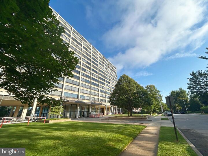 Property Photo:  4000 N Charles Street 1501  MD 21218 