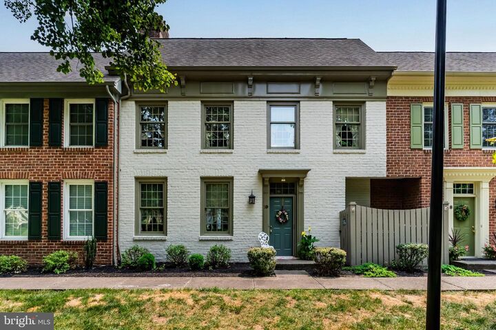 19 Kensington Square  Mechanicsburg PA 17050 photo