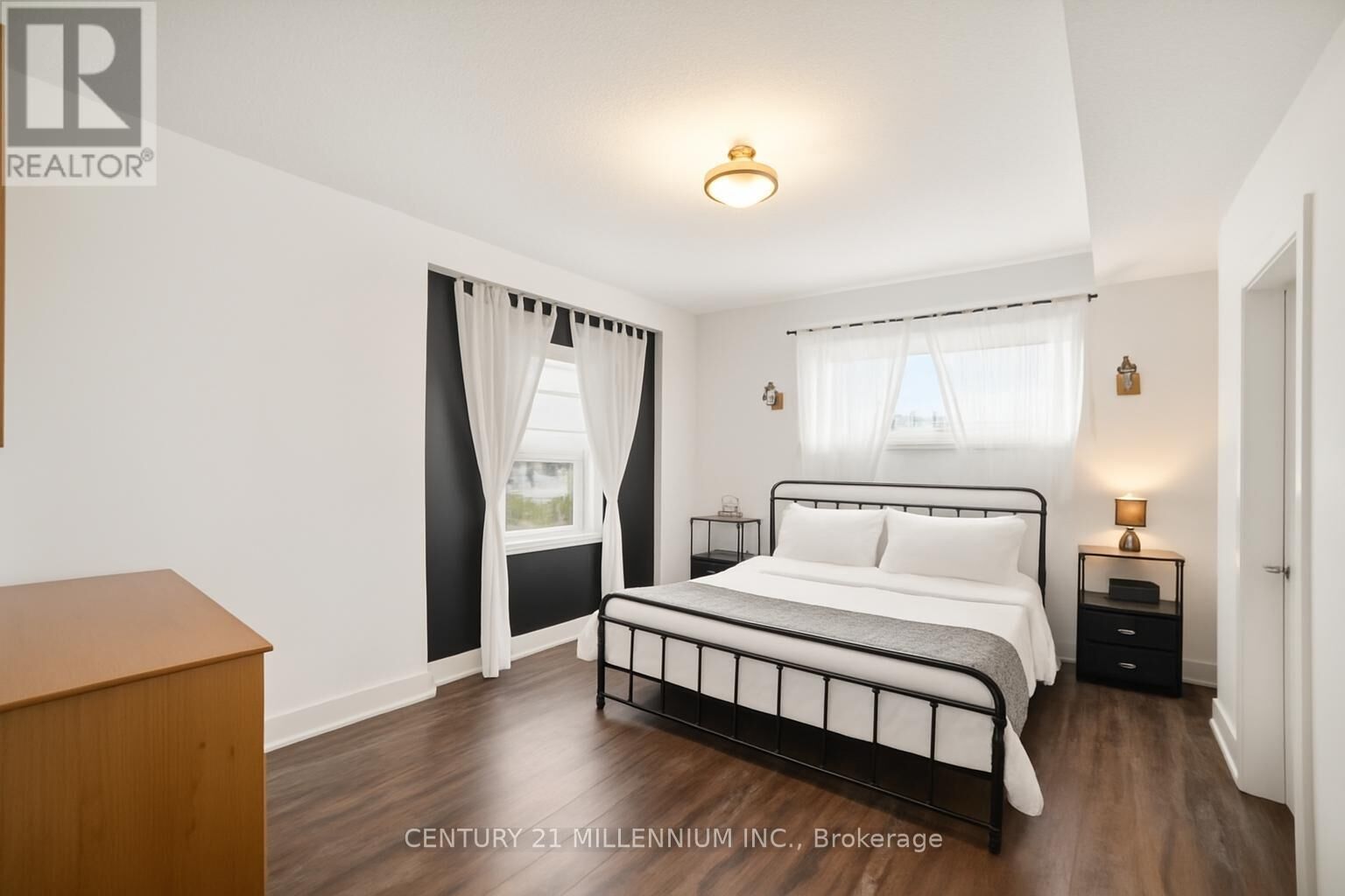 Property Photo:  17 Centre Street 311  ON L9W 7S6 
