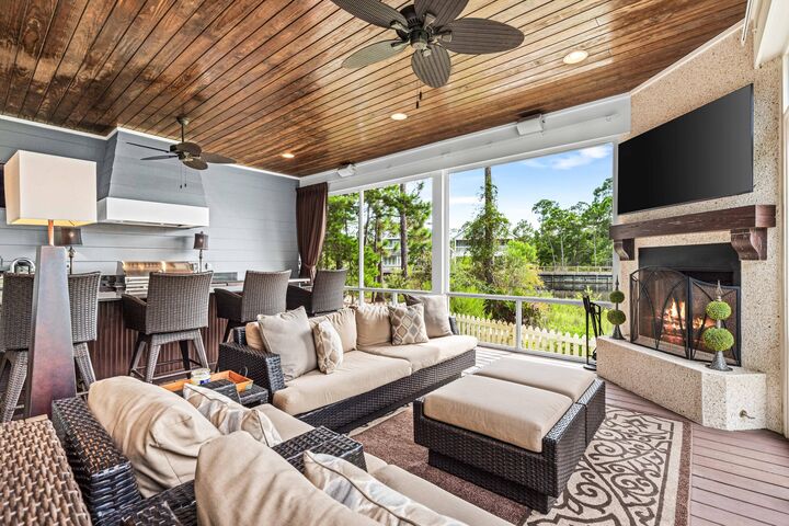 Property Photo:  212 Tumblehome Way  FL 32459 