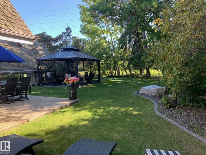 Photo de la propriété: 23 Westbrook Drive NW AB T6J 2C8