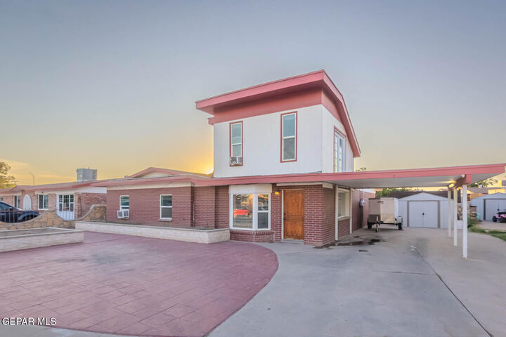 Property Photo: 505 Araquia Way TX 79907