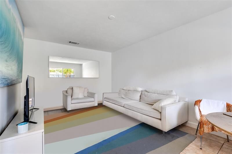 Property Photo:  1200 NE 17th Ct 5  FL 33305 