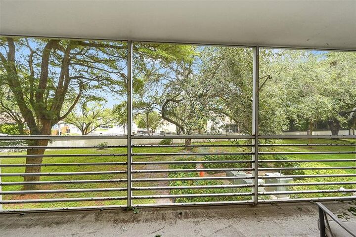 Property Photo: 1901 Bermuda Cir F2 FL 33066