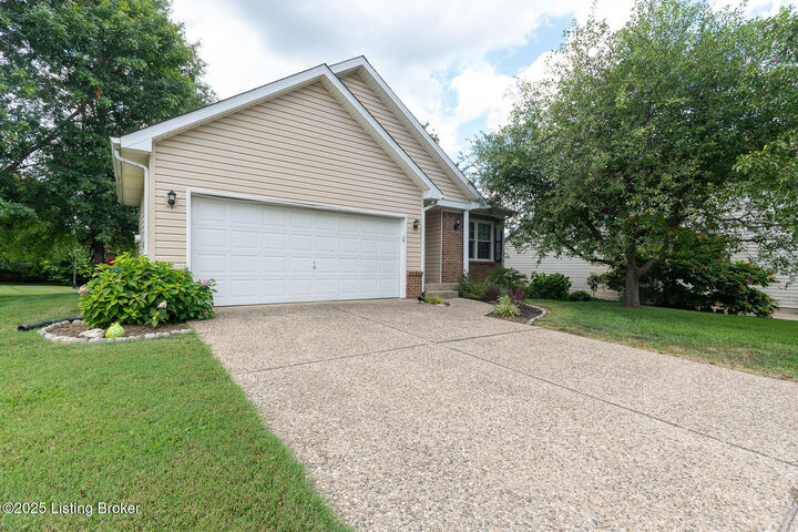 Property Photo:  10910 Aspenview Ct  KY 40299 