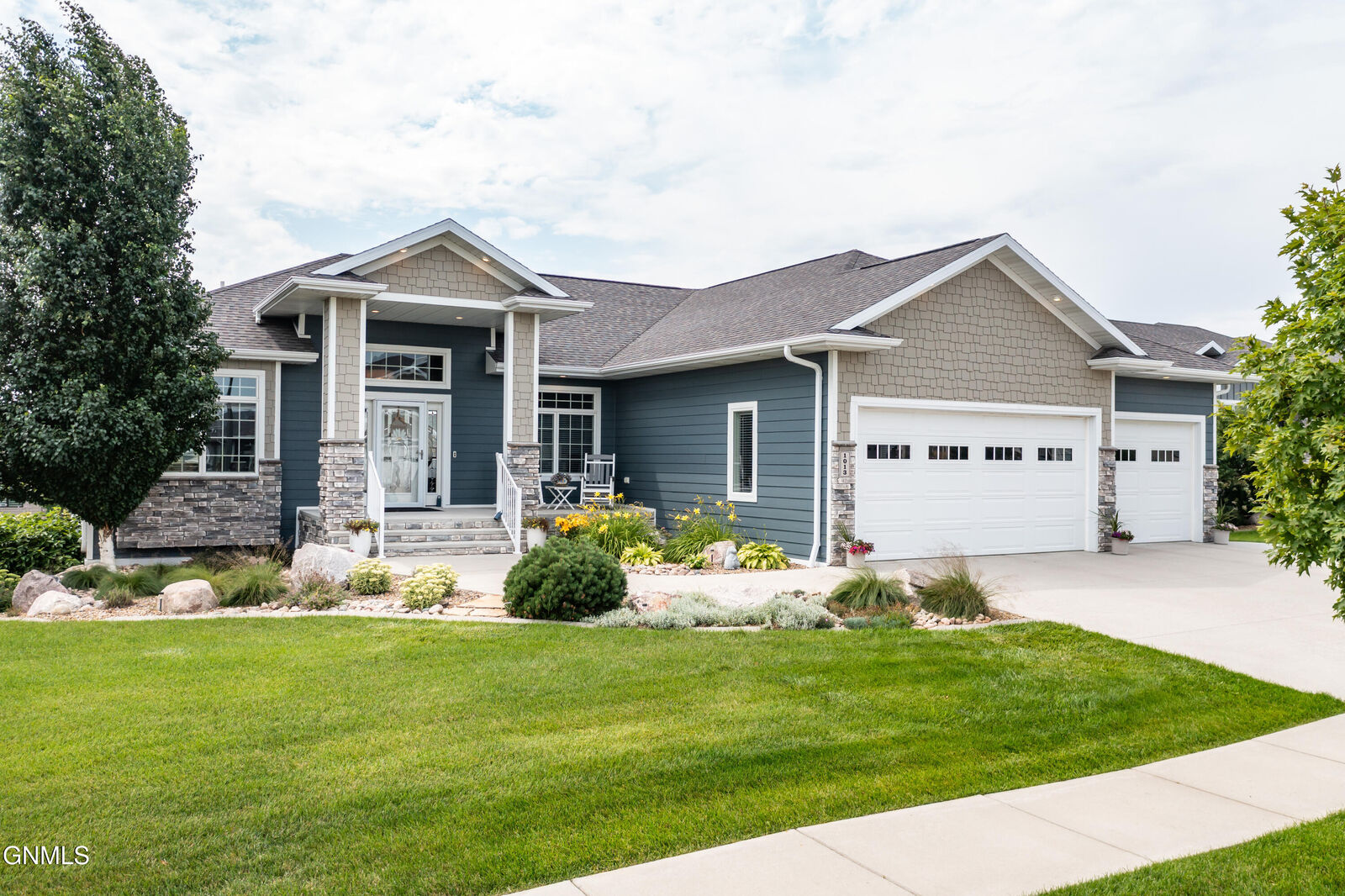 Property Photo:  1013 Limited Lane  ND 58503 