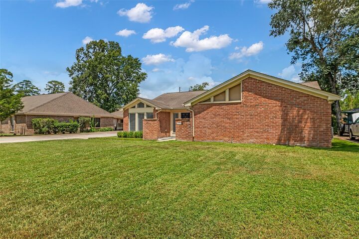 Property Photo: 506 Hickory Ridge Drive TX 77381