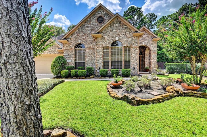 Property Photo:  7 N Spring Brook Court Court  TX 77382 