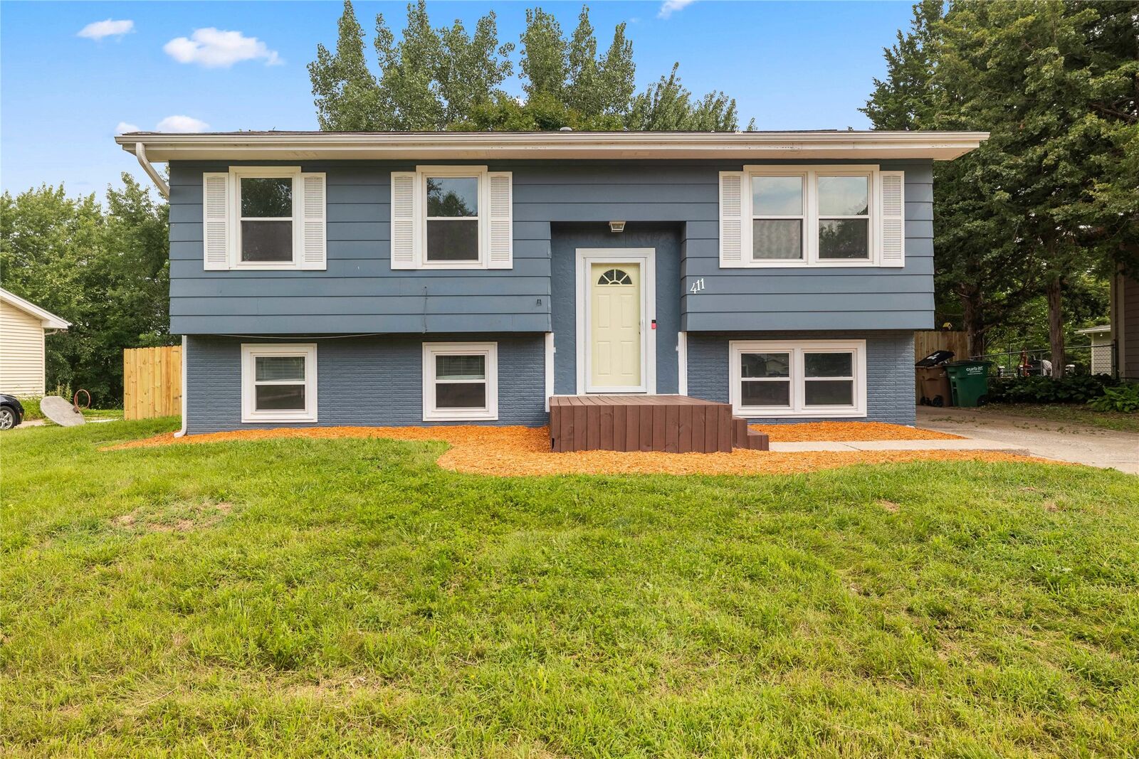 Property Photo: 411 NW 7th Street IA 50111