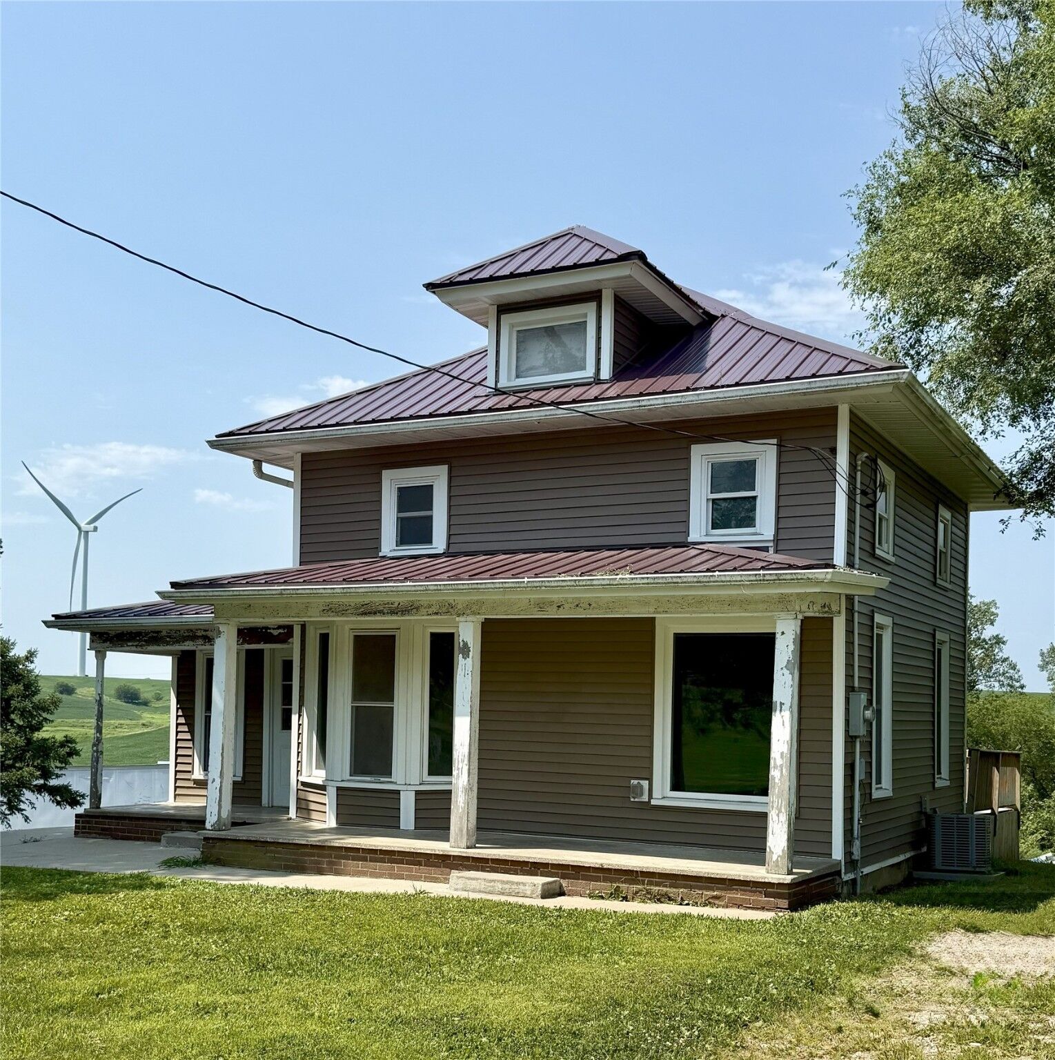 Property Photo:  405 2nd Street  IA 52222 